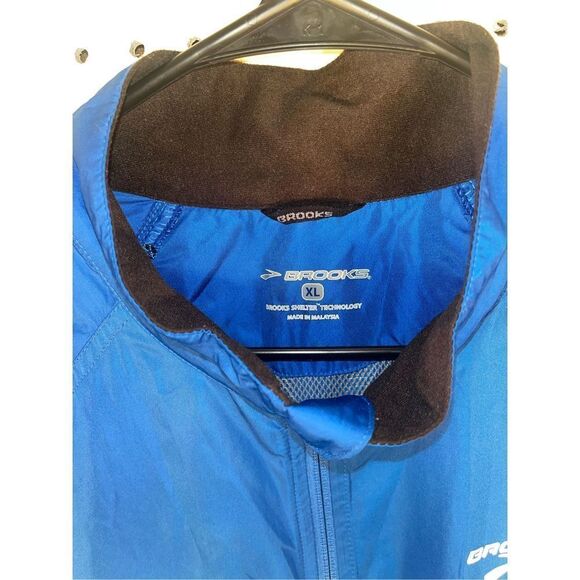 Brooks running zip up jacket - Picture 8 of 8